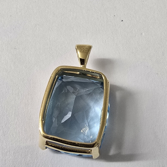 Watch Video / Majestic Sky Blue Topaz Pendant in Sterling Silver 925 - Picture 5 of 7